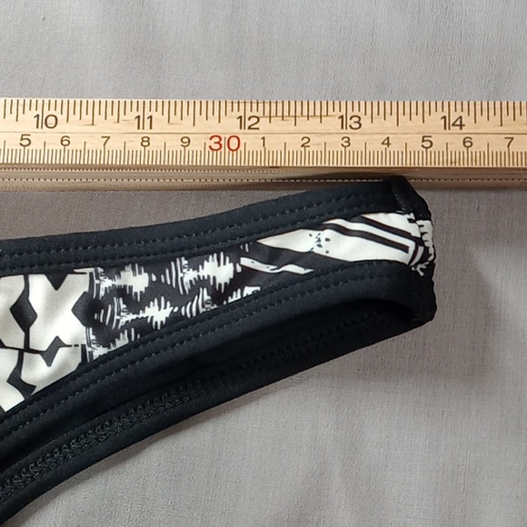L Space Bikini Bottom Women MEDIUM Cruisewear Resort New  BLACK WHITE ITSY CUT - Picture 7 of 7